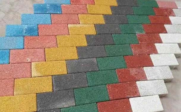 如何正确安装彩色混凝土路面砖能确保施工质量和效果？