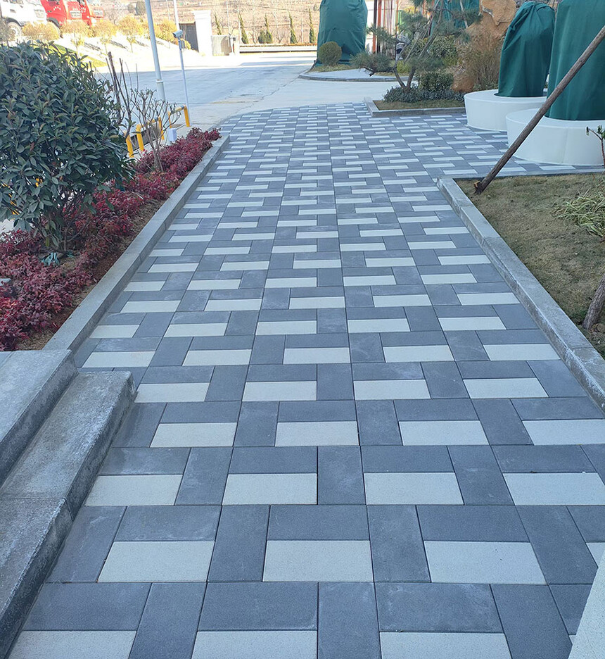 仿生石道路铺设施工现场